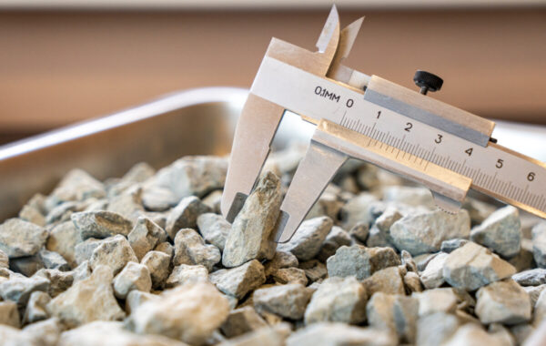 Испытание щебня и гравия из плотных горных пород для строительных работ