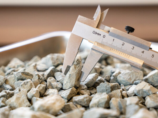 Испытание щебня и гравия из плотных горных пород для строительных работ